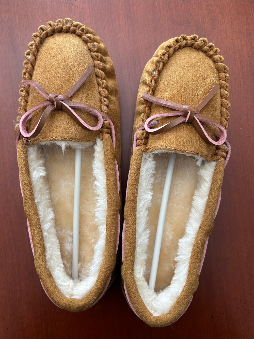 NEW Source Unknown Brown Suede Faux-Fur Lined Moccasin Slippers with Pink Trim - Picture 2 of 3